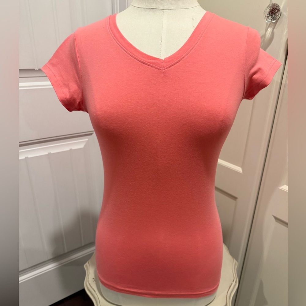 ICON Apparel Women’s Size Medium Pink V-Neck Short Sleeve T-Shirt Top Shirt